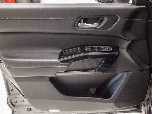 Used 2022 Nissan Pathfinder SV FWD image 9
