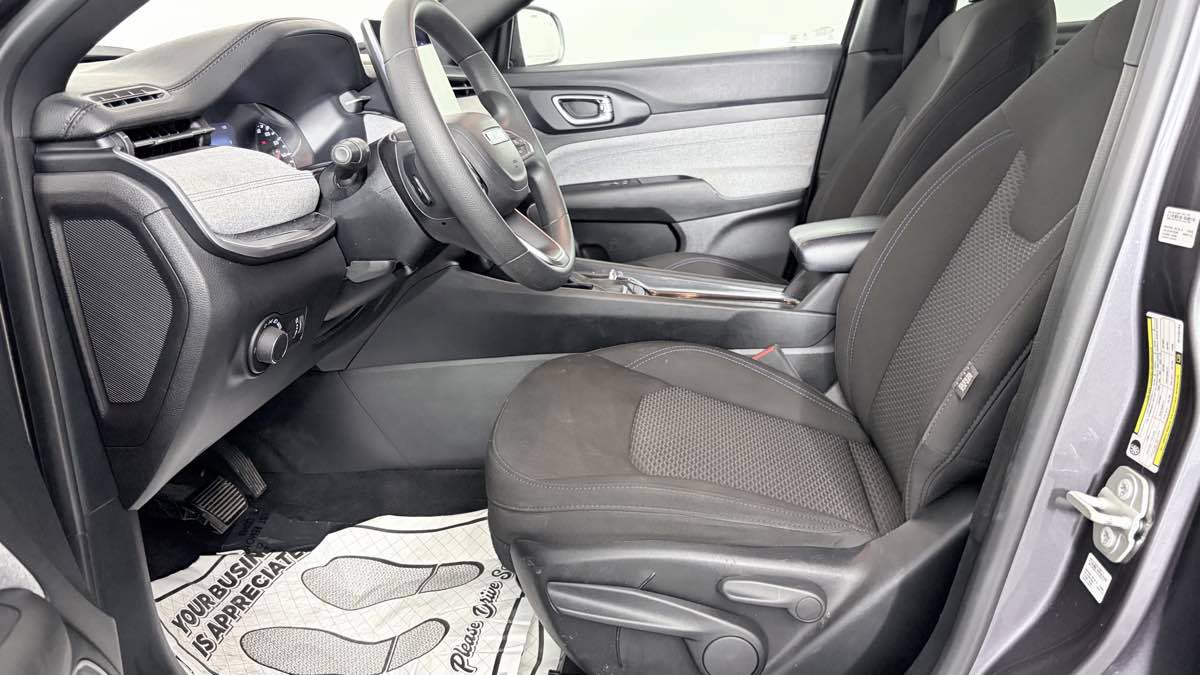 Used 2024 Jeep Compass Sport w/ Mopar Graphics Package AWD/4WD image 13