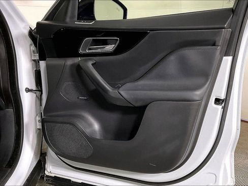 Used 2017 Jaguar F-PACE Premium image 23
