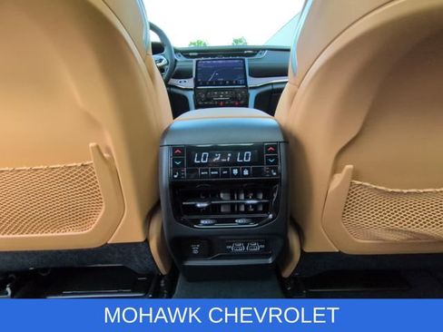 Used 2025 Jeep Grand Cherokee Summit AWD/4WD image 22