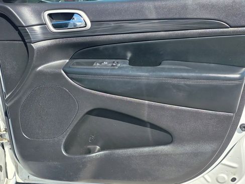 Certified 2021 Jeep Grand Cherokee Laredo X image 24