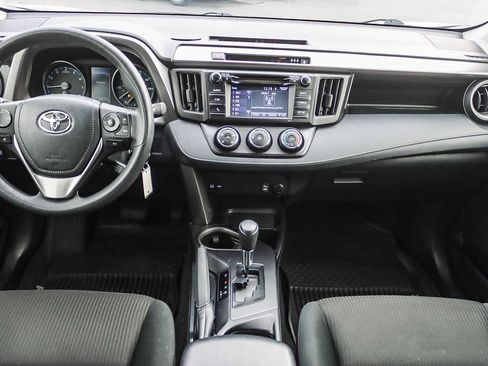 Used 2018 Toyota RAV4 LE image 11