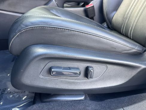 Used 2025 Honda HR-V EX-L image 15