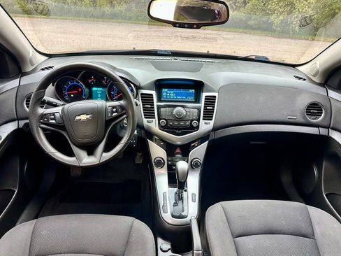Used 2016 Chevrolet Cruze LT FWD image 18
