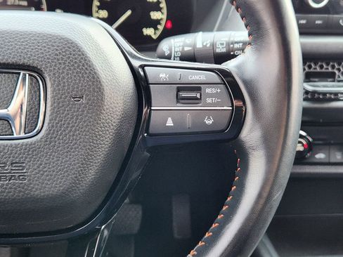 Used 2025 Honda HR-V Sport image 16