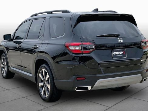 Used 2025 Honda Pilot Touring image 12