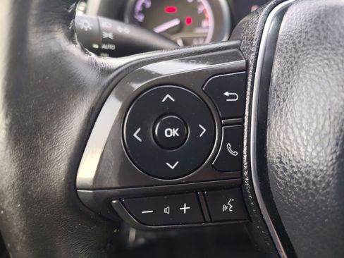 Used 2020 Toyota Camry SE image 10