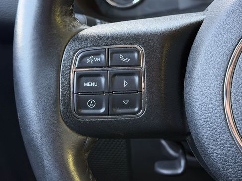 Used 2018 Jeep Wrangler Unlimited Sahara w/ Connectivity Group AWD/4WD image 23