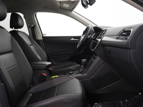 Used 2019 Volkswagen Tiguan SE AWD/4WD image 11