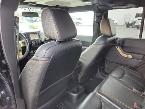 Used 2014 Jeep Wrangler Unlimited Sahara image 11