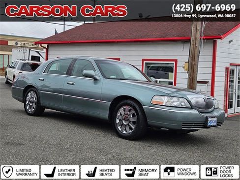 Used 2005 Lincoln Town Car Signature Limited image 1