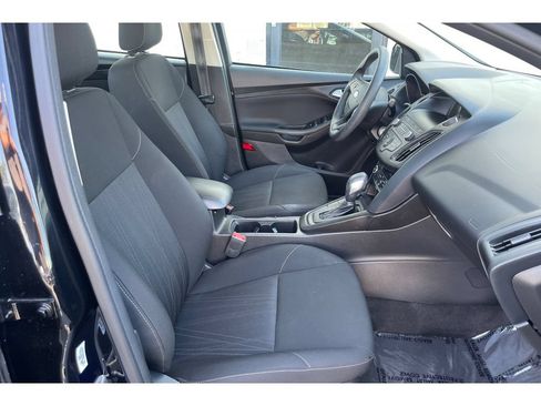 Used 2018 Ford Focus SE FWD image 19