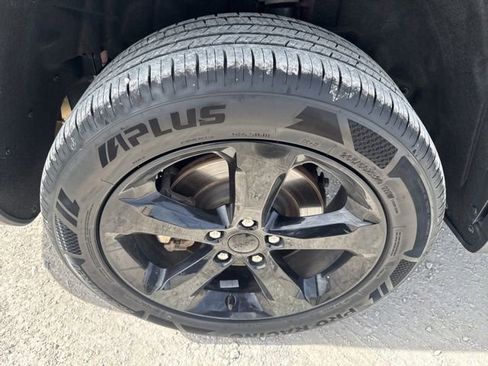 Used 2023 Jeep Grand Cherokee L Altitude image 10