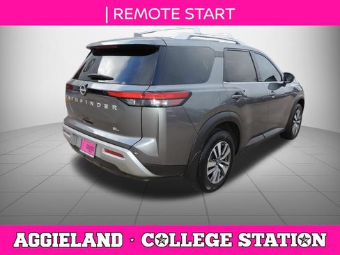 Used 2024 Nissan Pathfinder SL FWD image 4