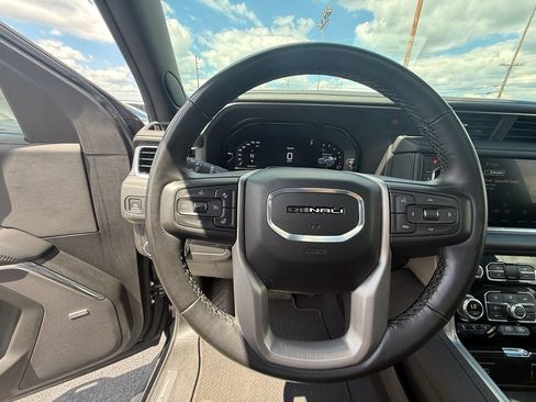 Used 2024 GMC Yukon Denali AWD/4WD image 16