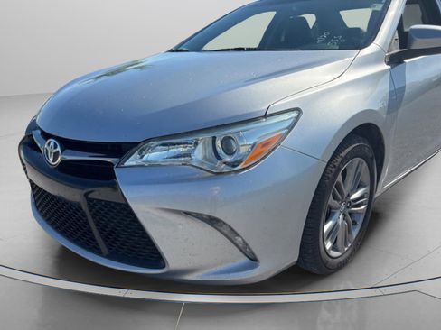 Used 2016 Toyota Camry SE w/ Moonroof Package FWD image 7