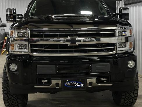 Used 2019 Chevrolet Silverado 2500 High Country w/ Duramax Plus Package image 3