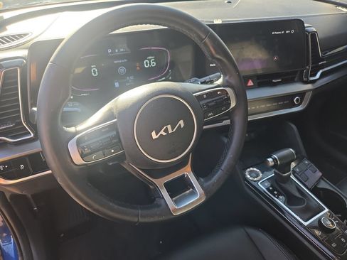 Used 2025 Kia Sportage EX FWD image 16