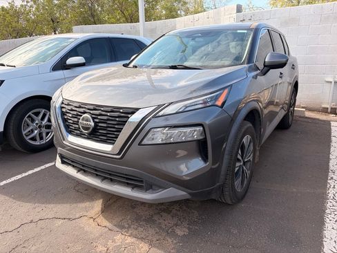 Used 2021 Nissan Rogue SV FWD image 2