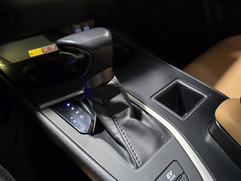 Used 2023 Lexus UX 250h FWD image 24