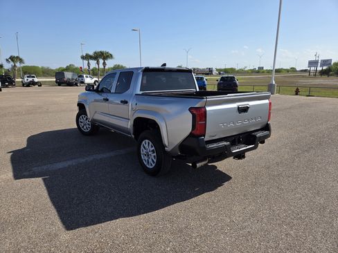 Used 2024 Toyota Tacoma SR image 5