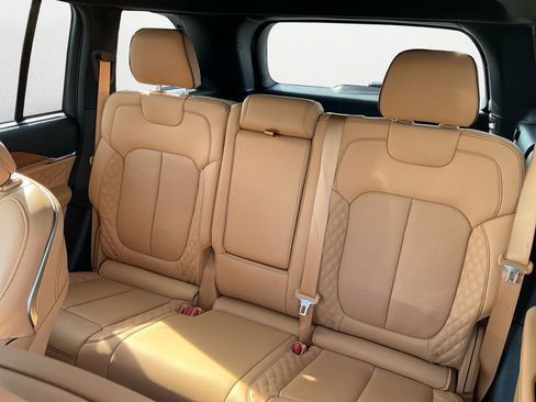 Used 2025 Jeep Grand Cherokee Summit image 9