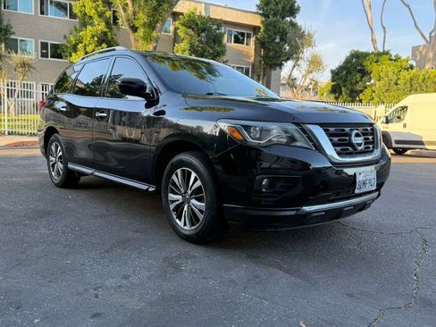 Used 2018 Nissan Pathfinder SV image 11