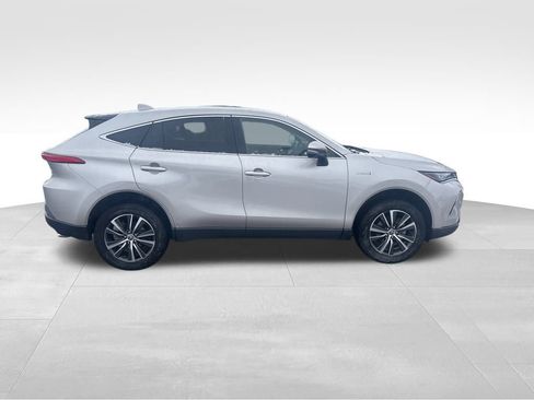 Used 2021 Toyota Venza XLE image 9