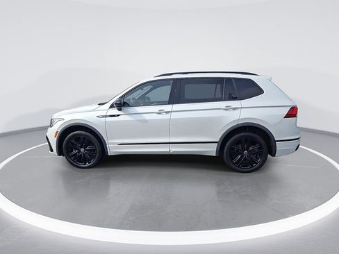 Used 2022 Volkswagen Tiguan SE R-Line AWD/4WD image 6