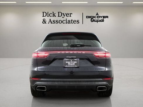 Used 2023 Porsche Cayenne AWD/4WD image 4