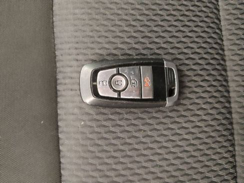 Used 2022 Ford Explorer XLT image 32