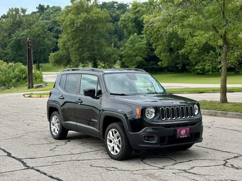 Used 2017 Jeep Renegade Latitude w/ Cold Weather Group AWD/4WD image 3
