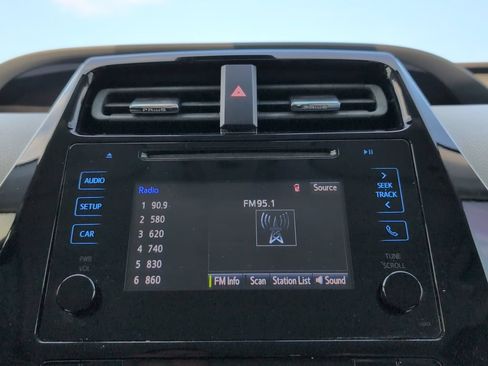 Used 2017 Toyota Prius Two w/ Carpet Mat Package FWD image 18