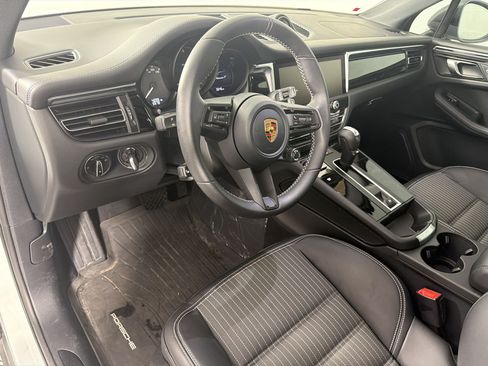 Certified 2026 Porsche Macan Turbo AWD/4WD image 4