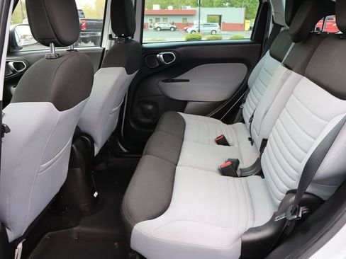Used 2014 FIAT 500L Easy w/ Popular Equipment Group FWD image 27