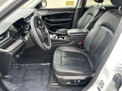 Used 2023 Jeep Grand Cherokee L Limited w/ Black Appearance Package AWD/4WD image 31