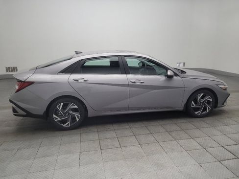 Used 2025 Hyundai Elantra SEL FWD image 10