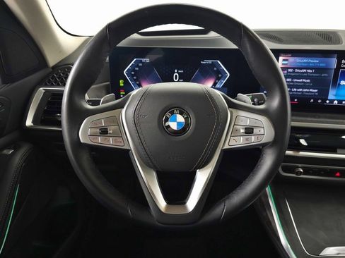 Used 2025 BMW X7 xDrive40i w/ Climate Comfort Package image 19