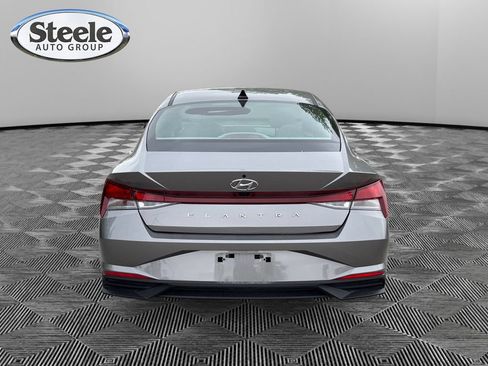 Used 2023 Hyundai Elantra SEL FWD image 4