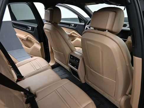 Used 2020 Porsche Cayenne AWD/4WD image 23
