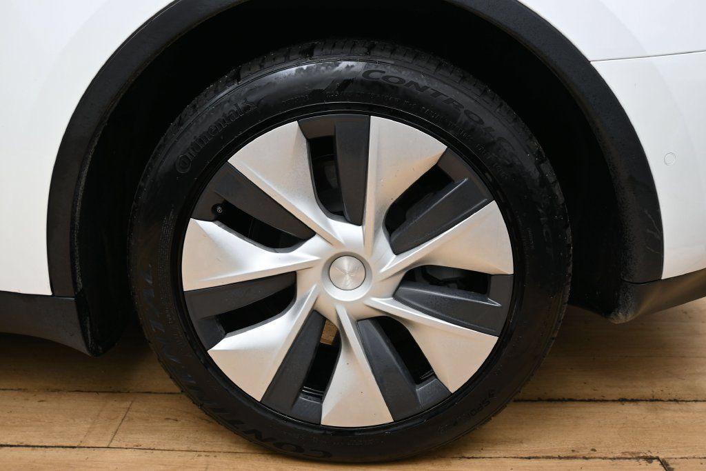 Used 2021 Tesla Model Y Long Range AWD/4WD image 12
