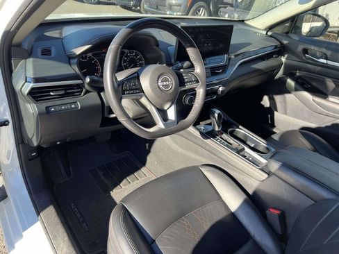 Used 2023 Nissan Altima 2.5 SR w/ SR Premium Package image 15
