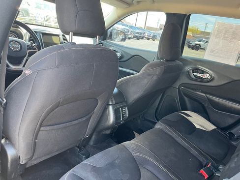 Used 2017 Jeep Cherokee Latitude FWD image 25