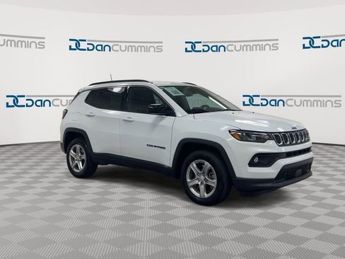 Used 2024 Jeep Compass Latitude AWD/4WD image 2