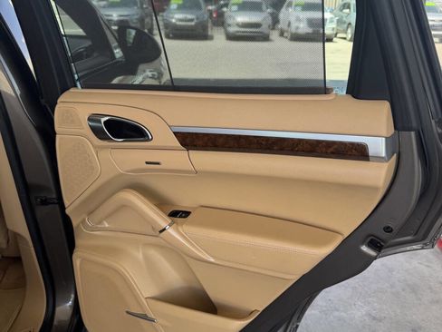 Used 2013 Porsche Cayenne Diesel AWD/4WD image 13