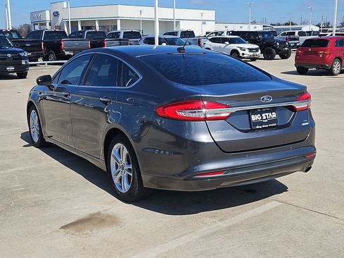 Used 2018 Ford Fusion SE w/ Fusion SE Technology Package image 6