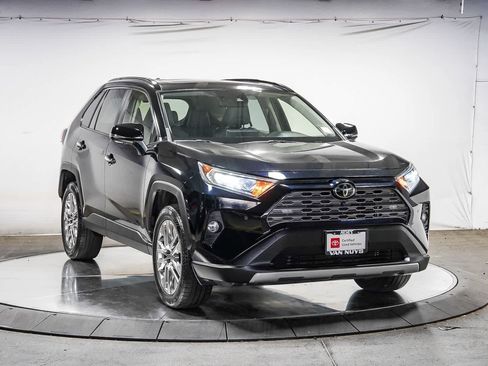 Certified 2021 Toyota RAV4 Limited FWD image 6