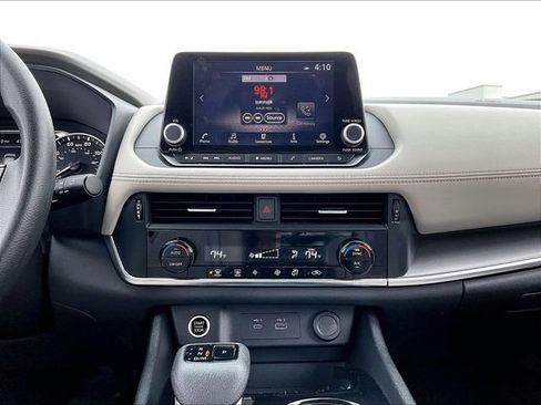 Used 2023 Nissan Rogue SV image 18