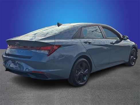 Used 2021 Hyundai Elantra SEL w/ Convenience Package image 4