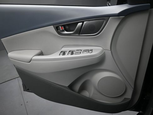 Used 2020 Hyundai Kona Limited image 25